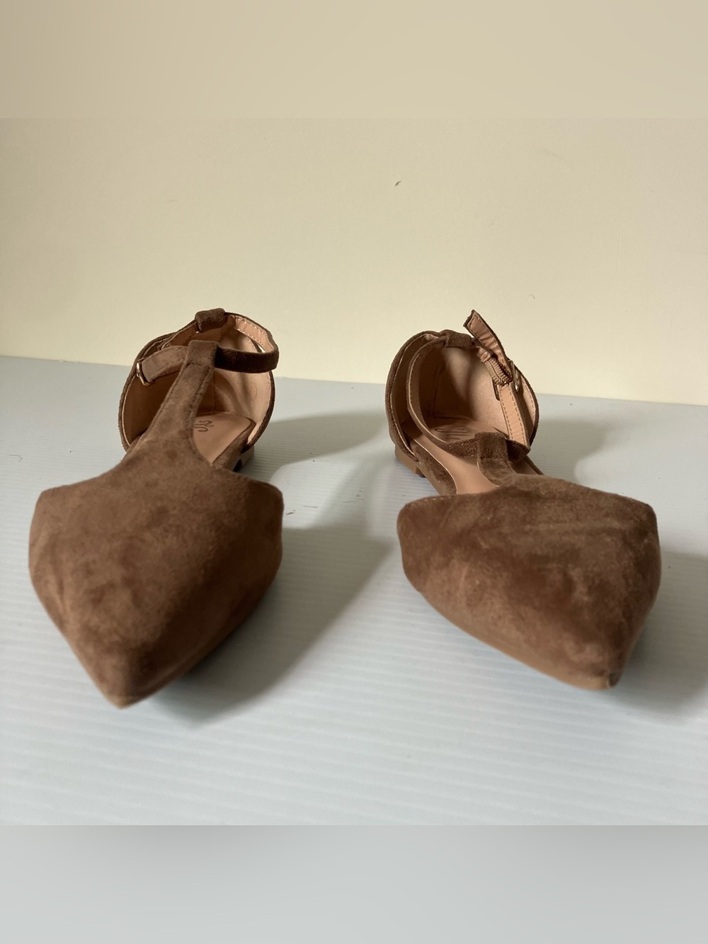 Journee Collection Brown Faux Suede T-Strap Pointed Toe Flats size 6 - Picture 5 of 8